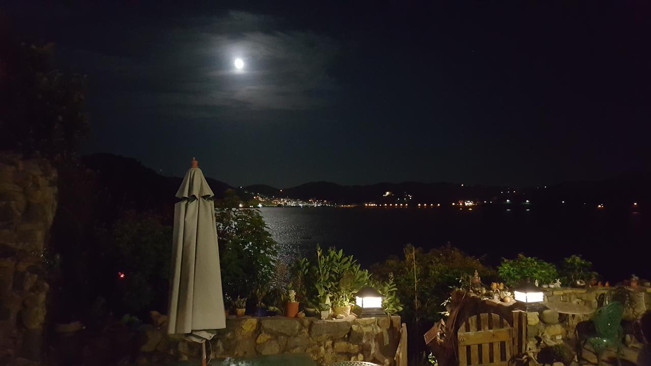 Furen Homestay Nangan Buitenkant foto