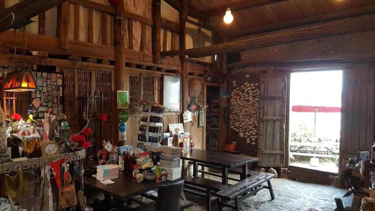 Furen Homestay Nangan Buitenkant foto